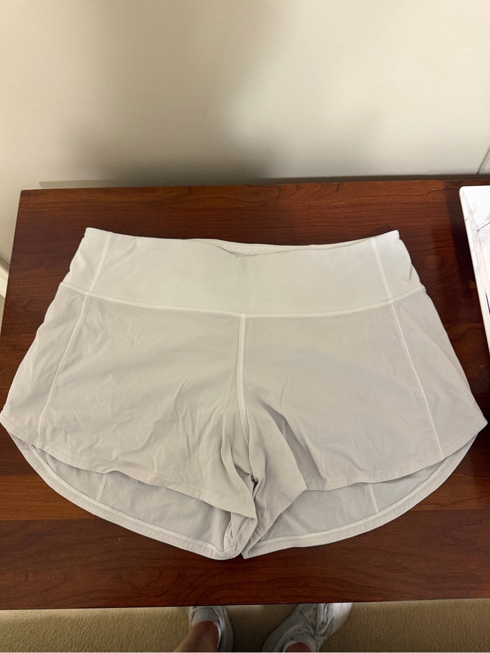 White Lululemon Speed Up Shorts Size 8 4in